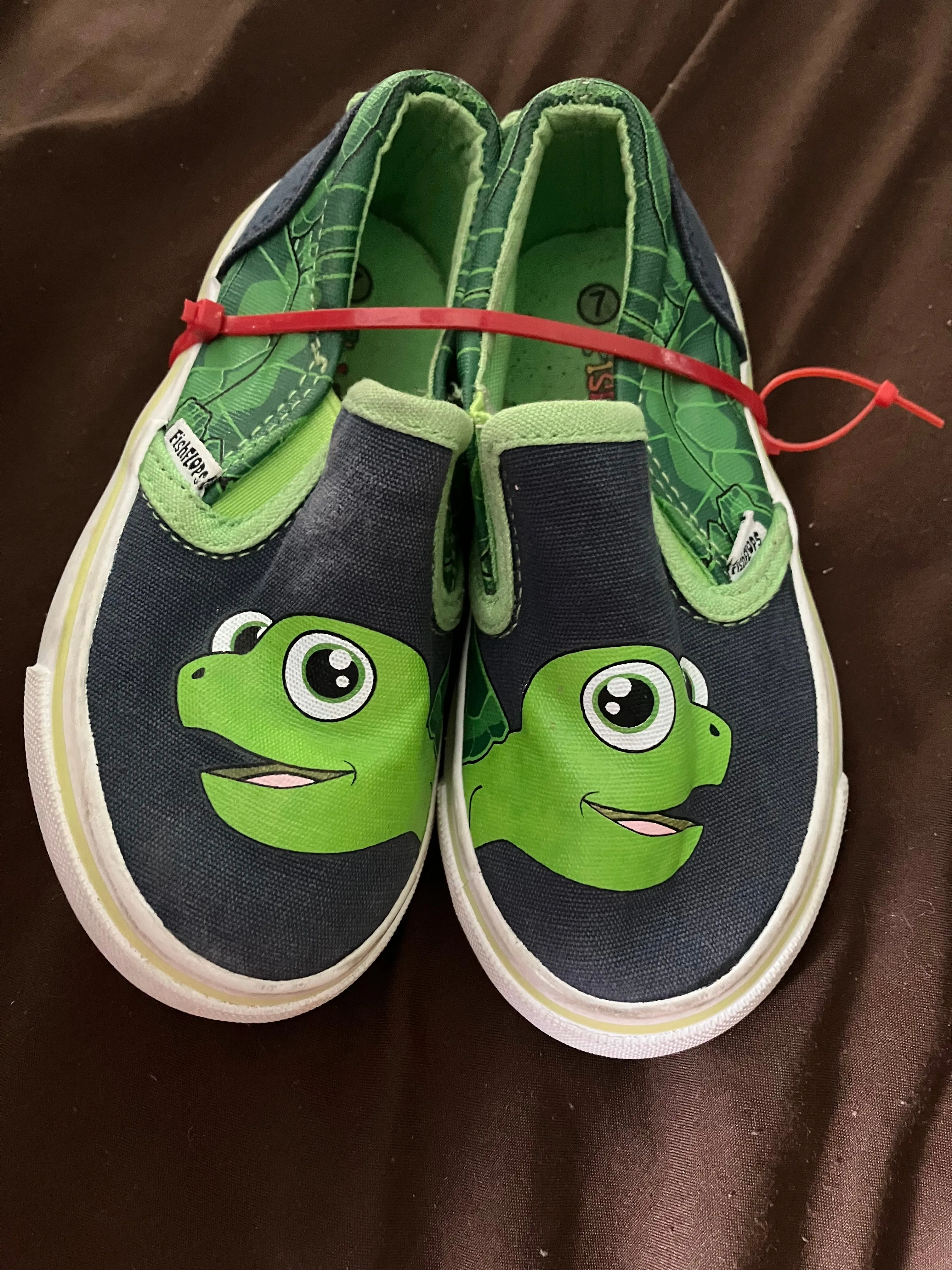 7 FishFlops canvas Sneakers turtle - size Shoes:           7 & 7.5 (Little Kid)