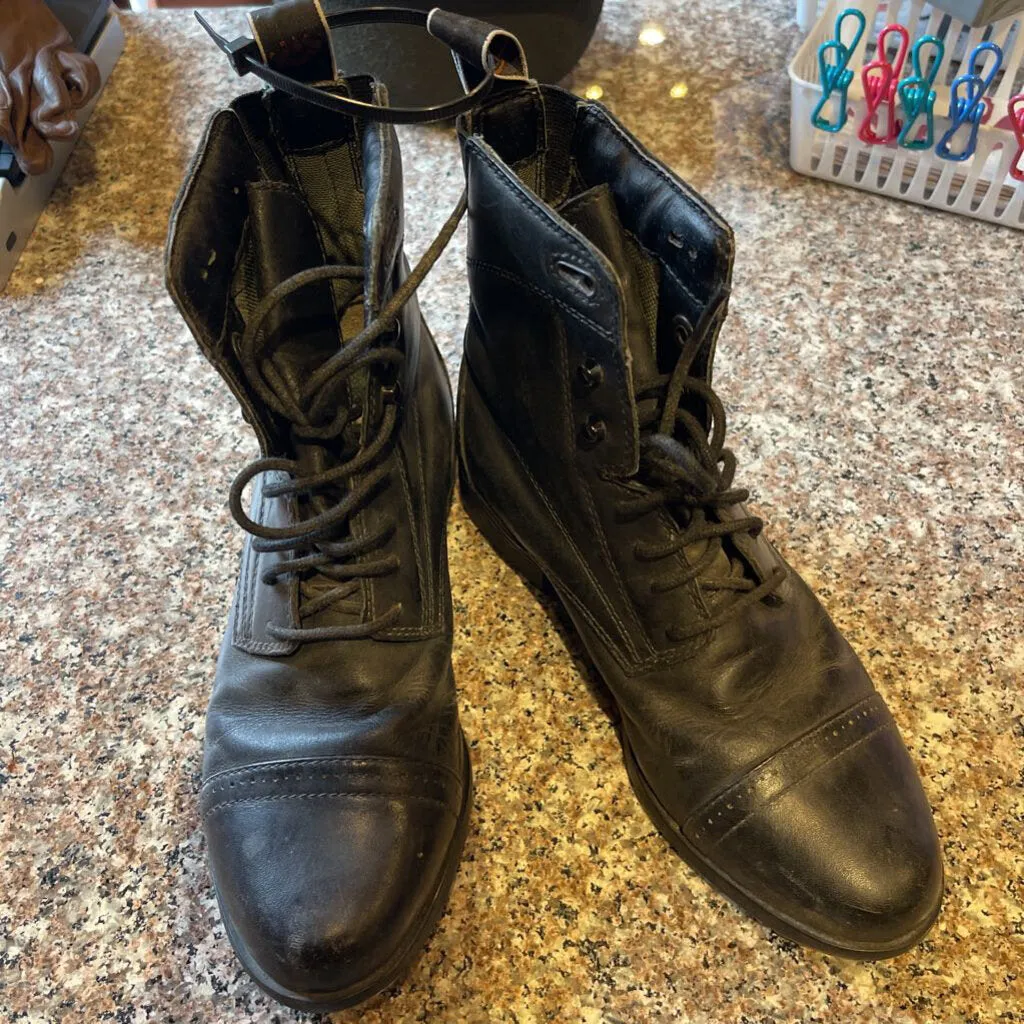 BLACK LACE UP ARIAT SIZE 5