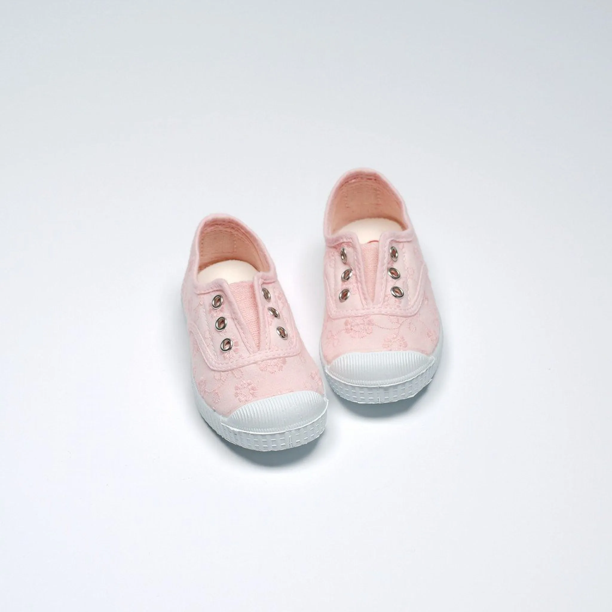 Cienta Sneakers - Pink Eyelet