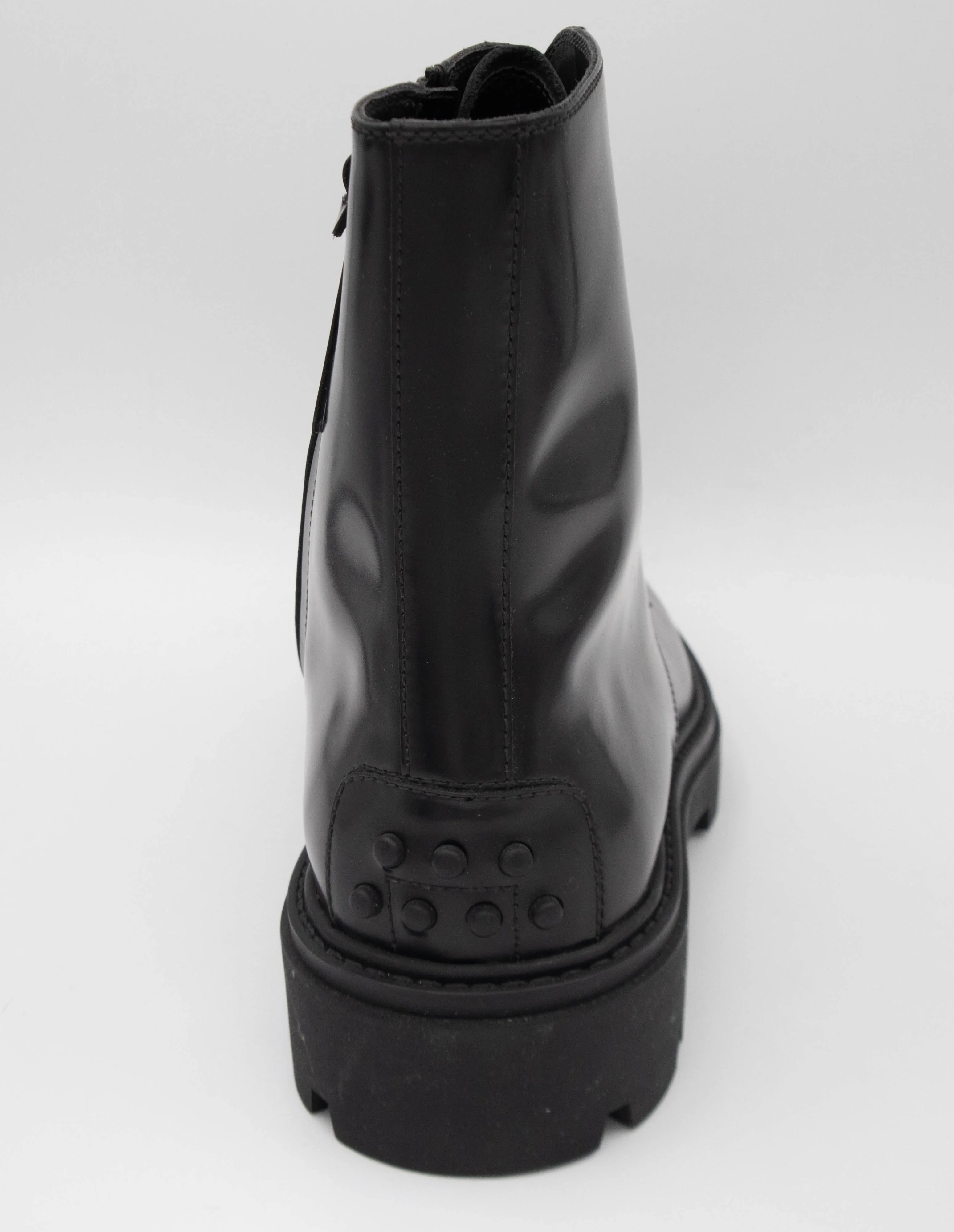 Tods Mens Leather Lace Up Boots in Black